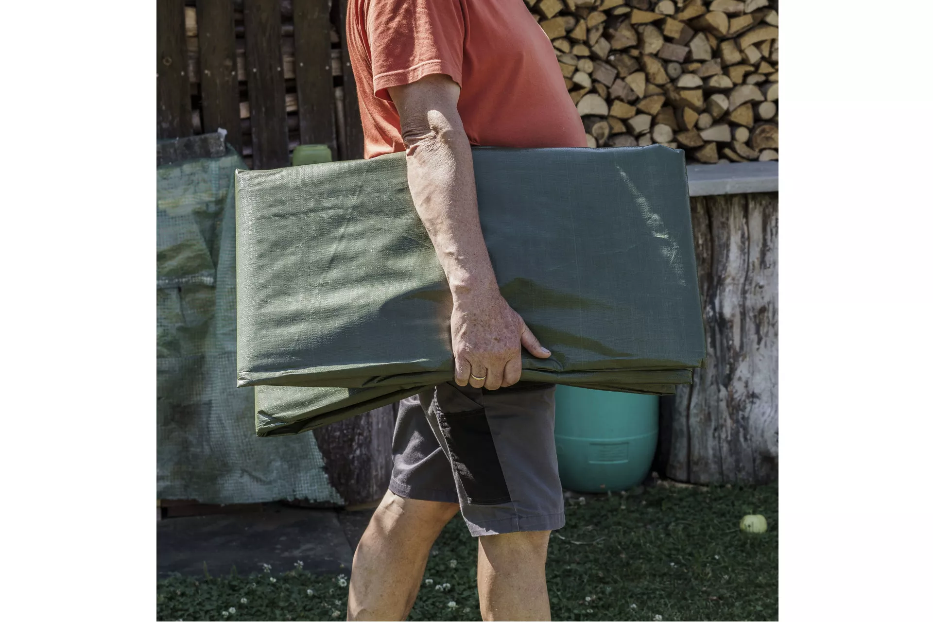 Holzabdeckplane mit Ösen 1,50 x 6 m, 210 g/m² Holzabdeckplane mit Ösen 1,50 x 6 m, 210 g/m²