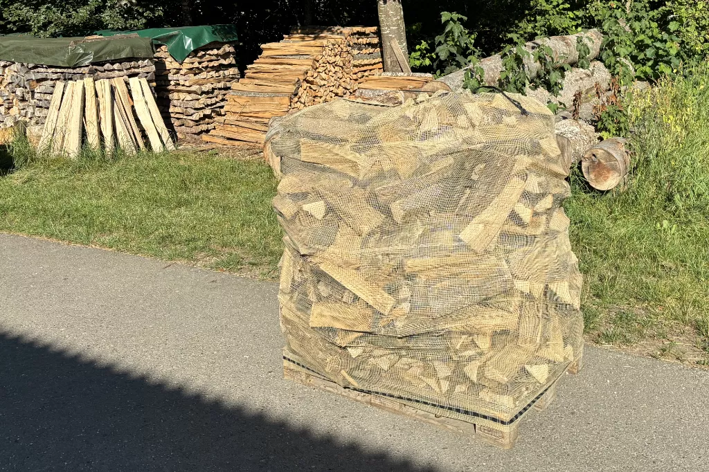 Holzsäcke / Raschelsäcke für Brennholz, beige, 138 x 192 cm Holzsäcke / Raschelsäcke für Brennholz, beige, 138 x 192 cm