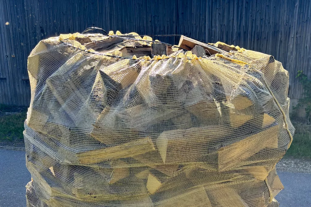 Holzsäcke / Raschelsäcke für Brennholz, beige, 138 x 192 cm Holzsäcke / Raschelsäcke für Brennholz, beige, 138 x 192 cm