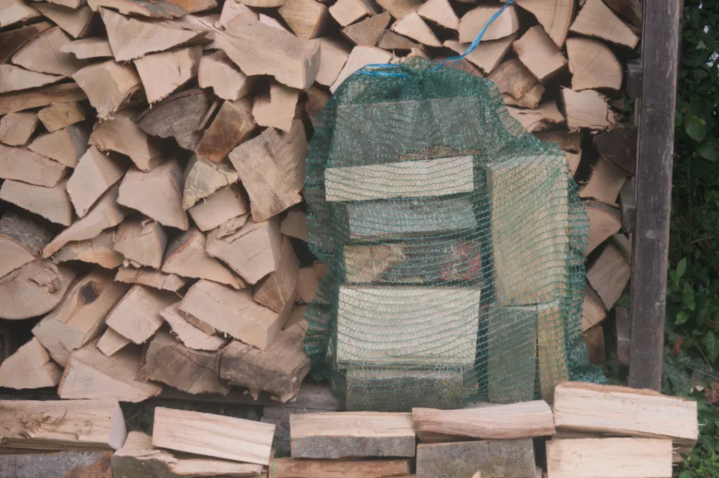 Holzsäcke / Raschelsäcke für Brennholz, dunkelgrün, 60 x 80 cm Holzsäcke / Raschelsäcke für Brennholz, dunkelgrün, 60 x 80 cm