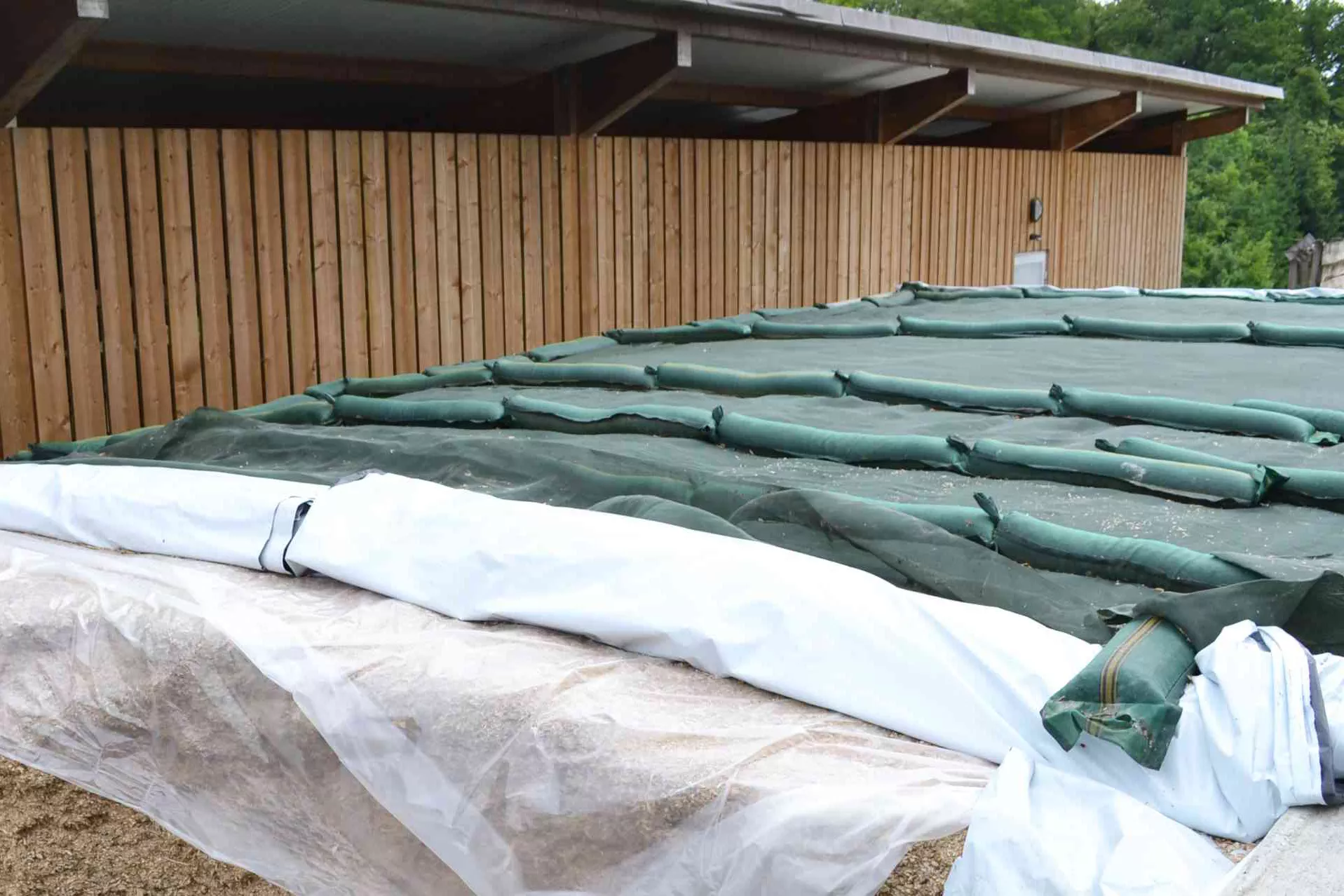 Silosandsäcke, 250 x 1000 mm, mit Griffloch, inkl. Drähte Silosandsäcke, 250 x 1000 mm, mit Griffloch, inkl. Drähte